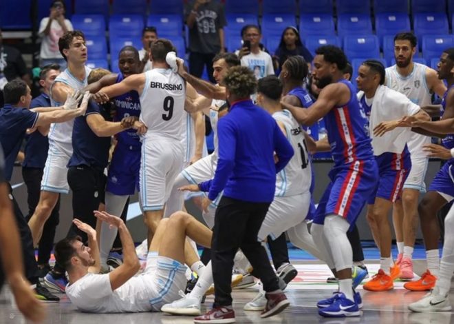 Argentina con tres jugadores menos y sanciones económicas