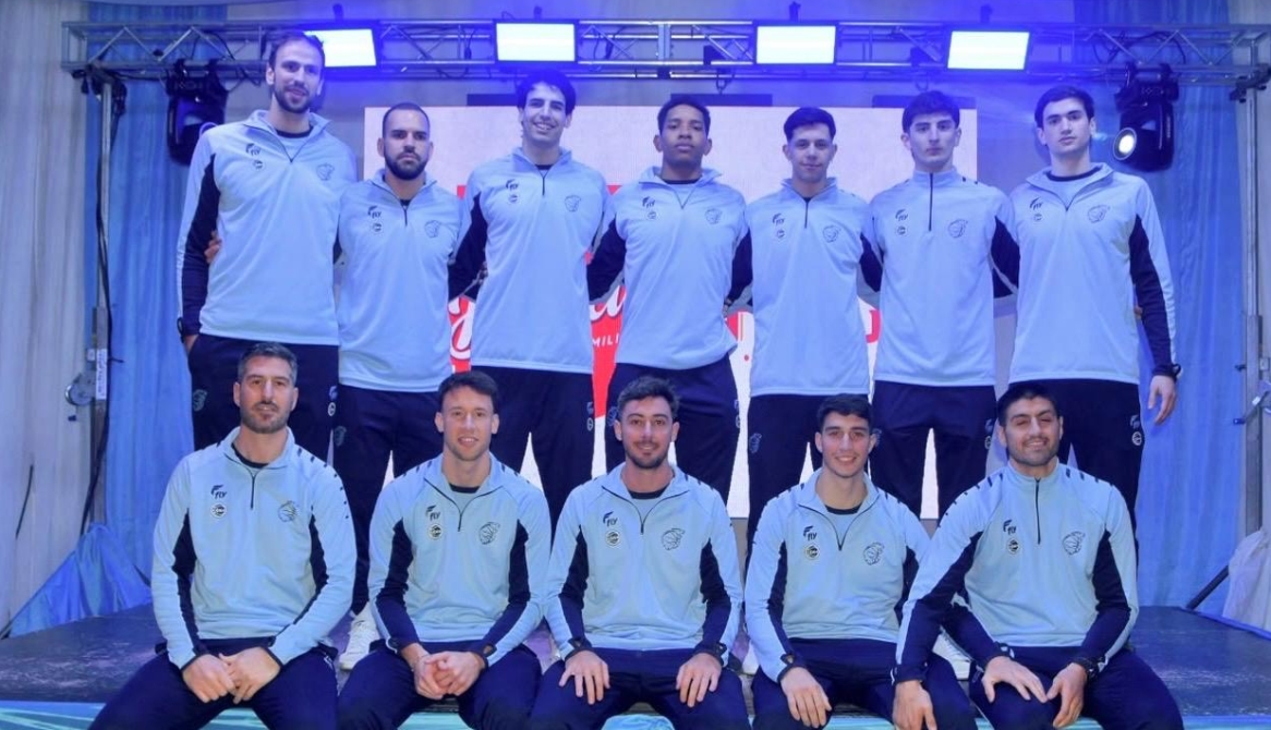 Racing presentó su plantel y ya está en marcha