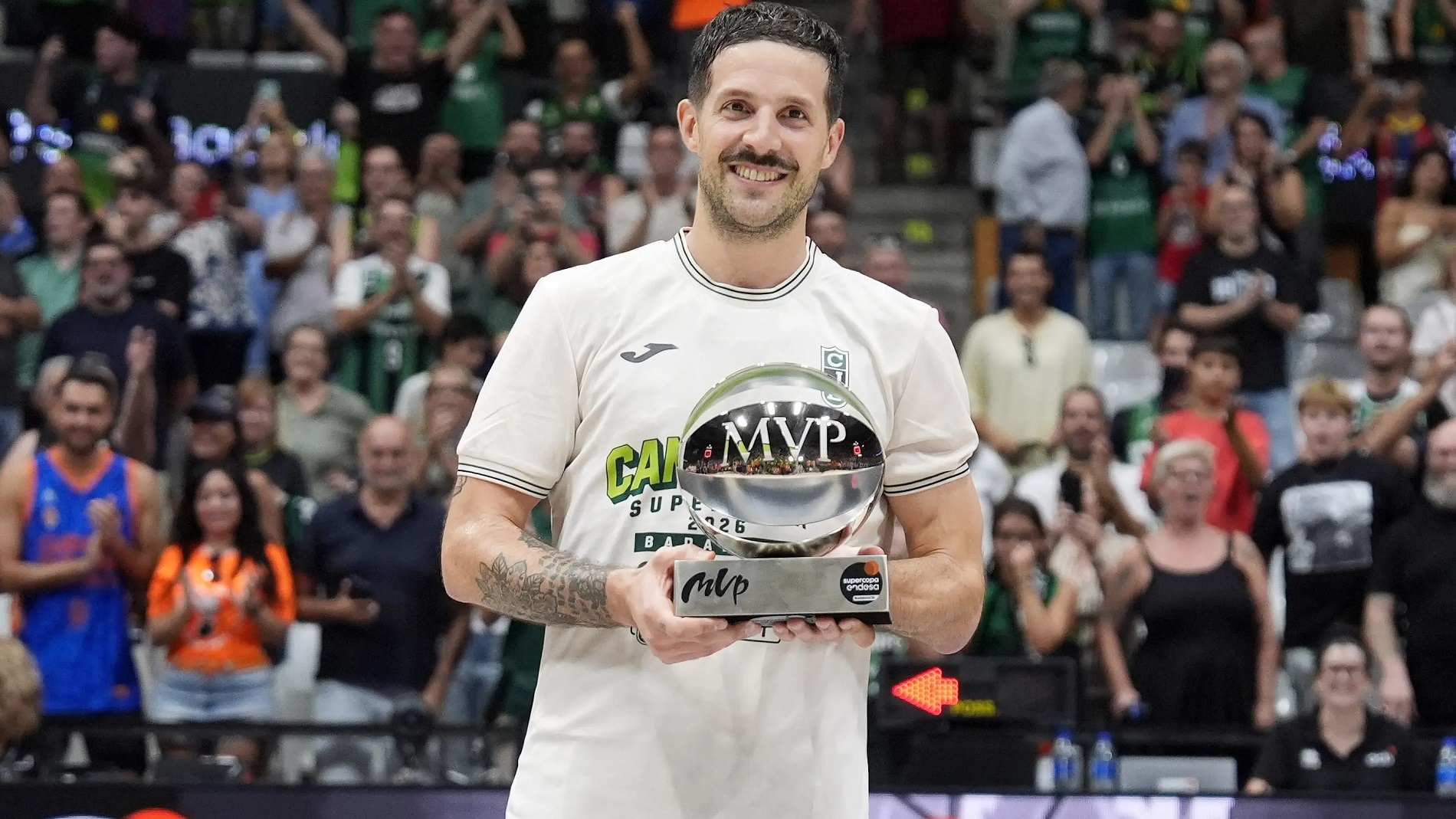 El Mago de la Penya: nueve triples, un MVP y una Supercopa