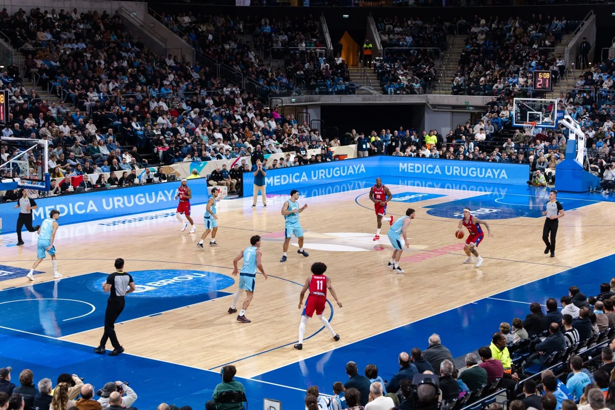 México venció a Brasil y Uruguay alcanzó a Argentina