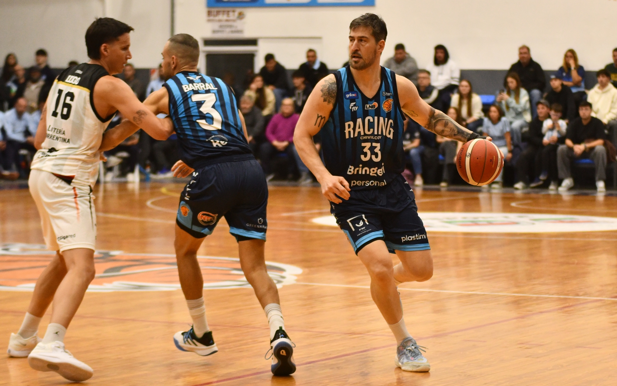 Racing se llevó un partido eterno